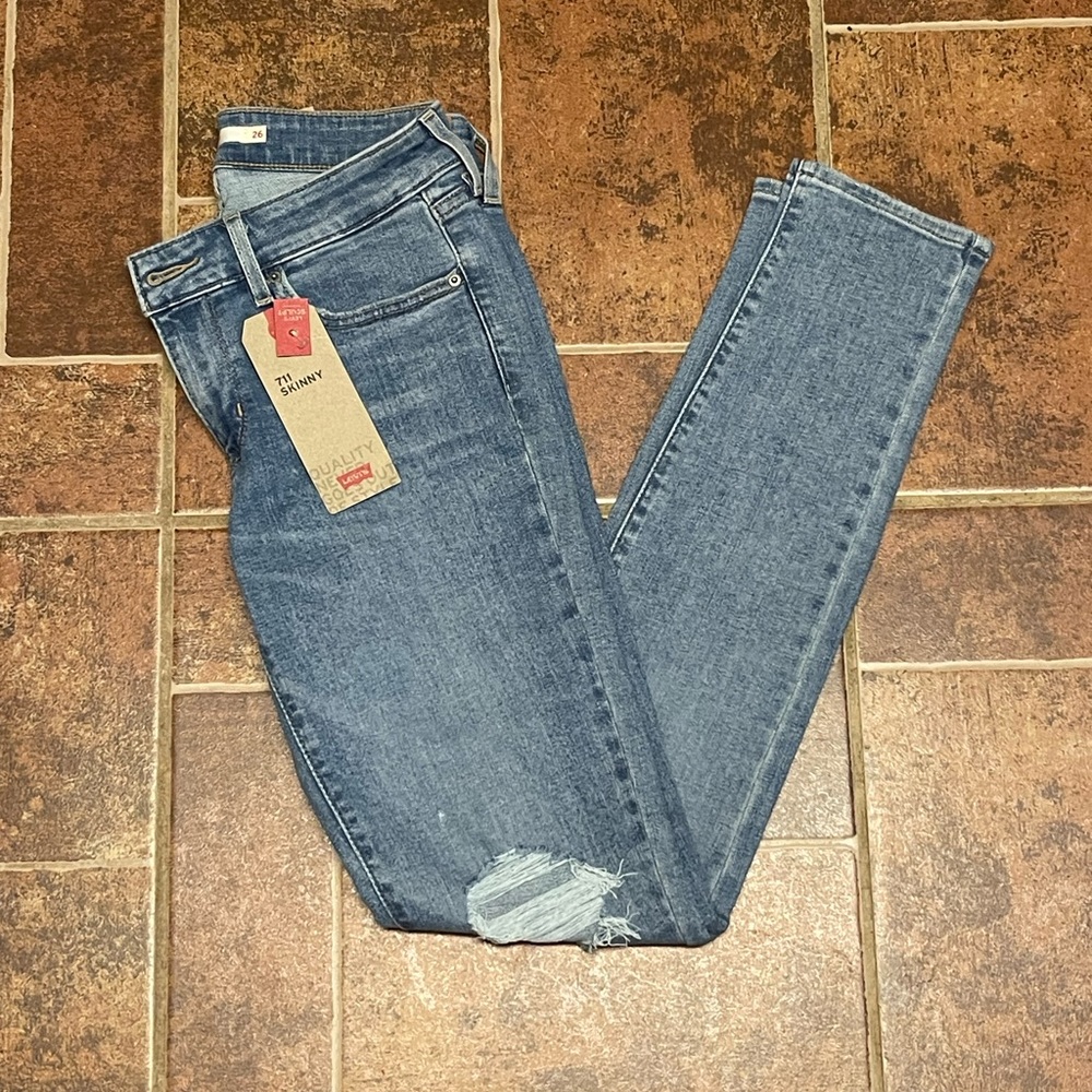 Levi’s 711 skinny jeans